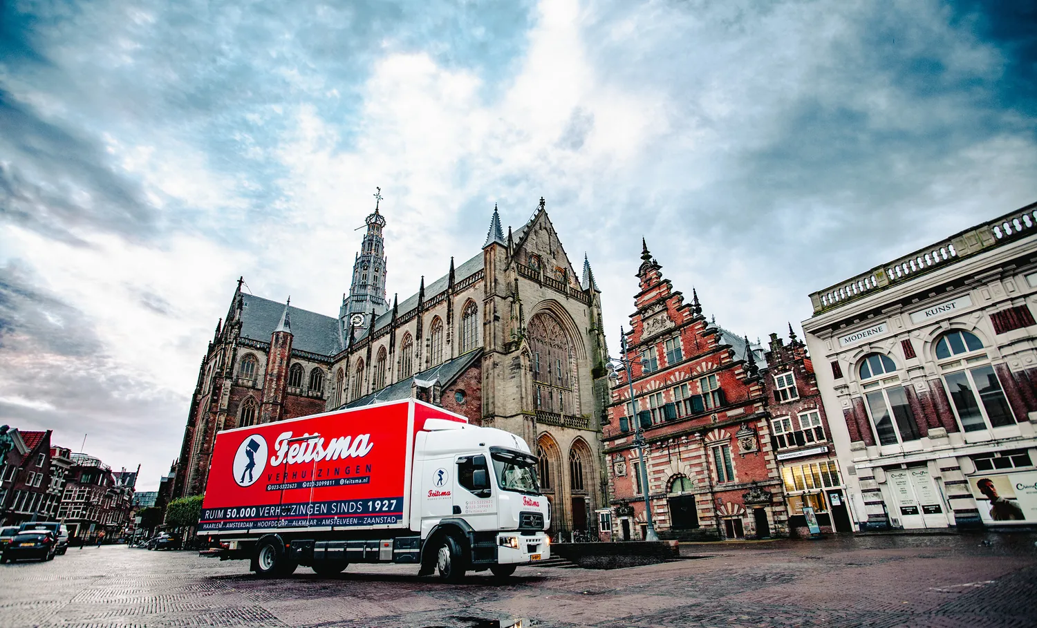 The red Feitsma removal van on the Grote Markt in Haarlem