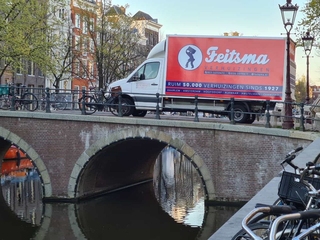 Een verhuiswagen in Haarlem